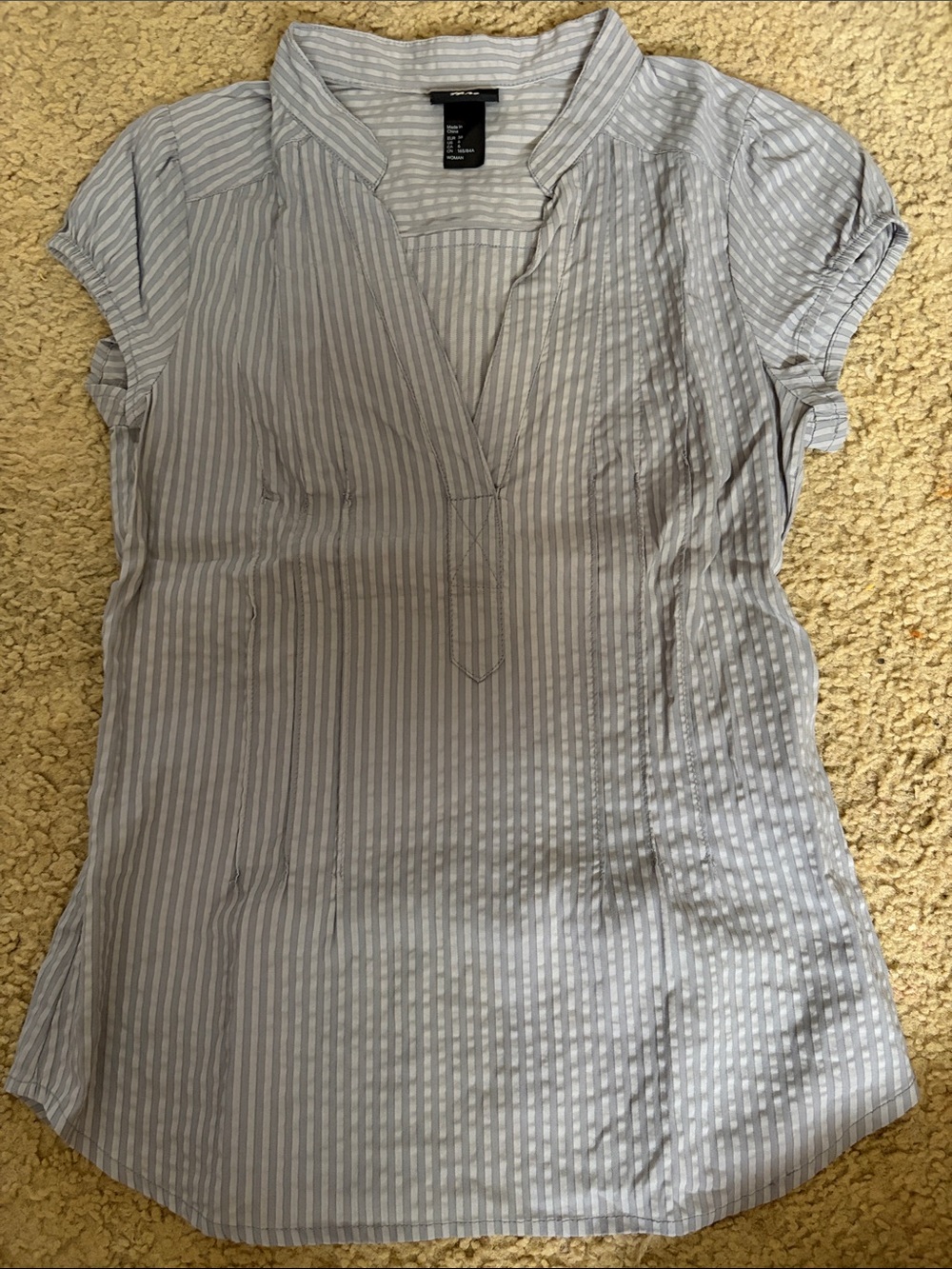 H&M Light Gray and White Striped V-Neck Short Sleeve Tunic